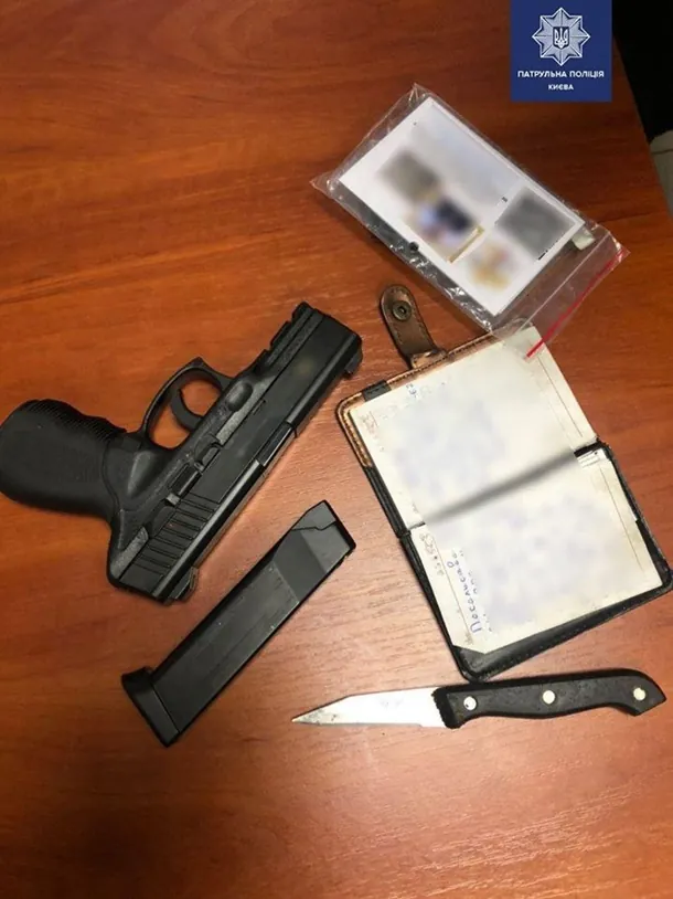 У Києві обстріляли машину патрульних