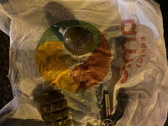 У Києві арештували двох осіб через підозру у розбійному нападі на підприємця у центрі міста